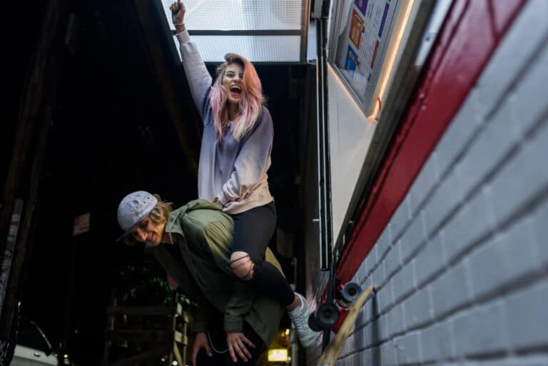 samboers arverett - kvinne som rir på ryggen til en mann