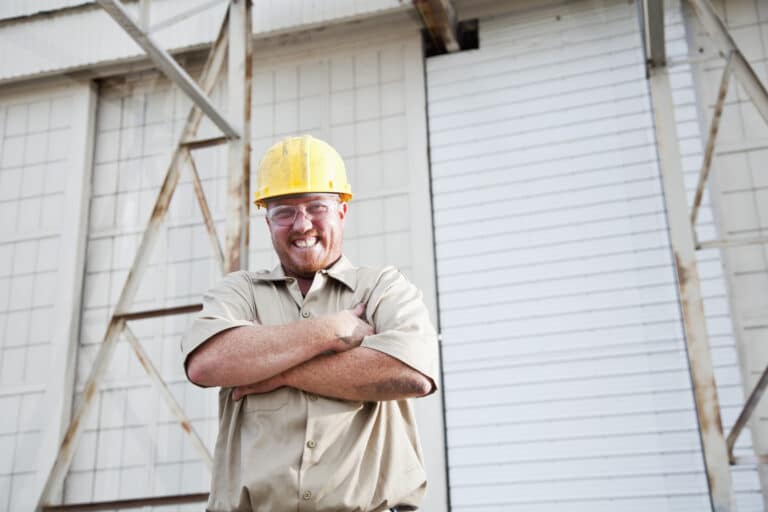 byggesak, byggesøknad og avslag - snekker ser i kamera