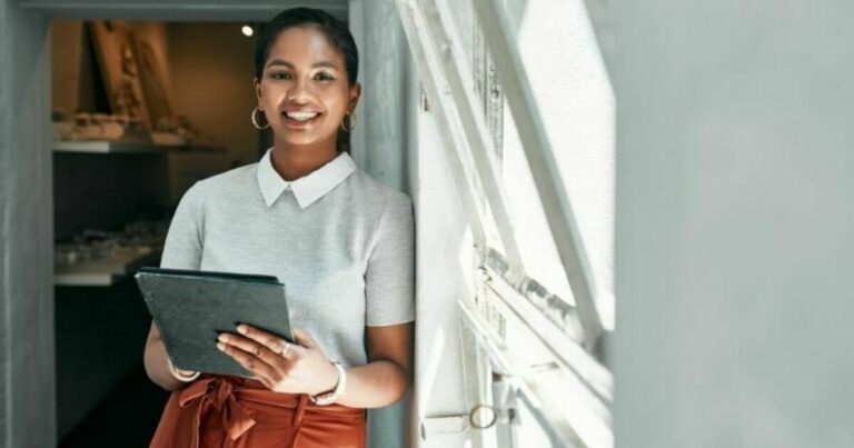 husleierett for utleier - kvinne ser i kamera