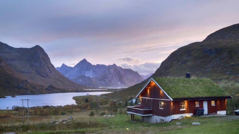 servitutter - hus / hytte i et fjelllandskap