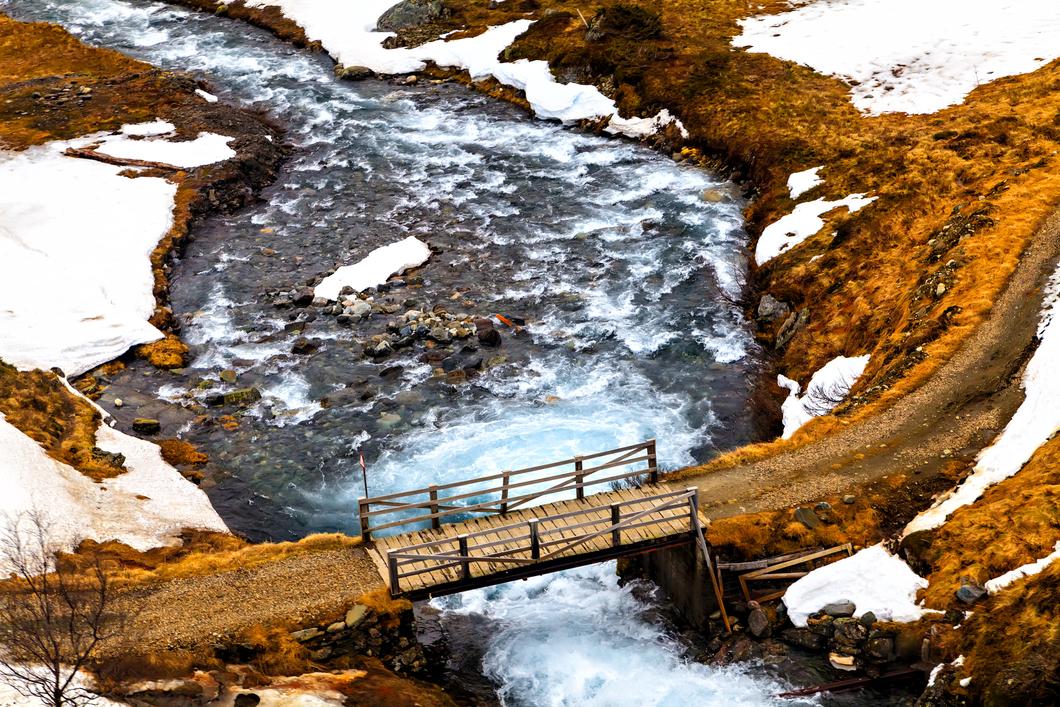 veirett og bruksrett - en bro over elv