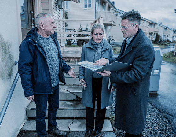 tvister - 3 personer som diskuterer