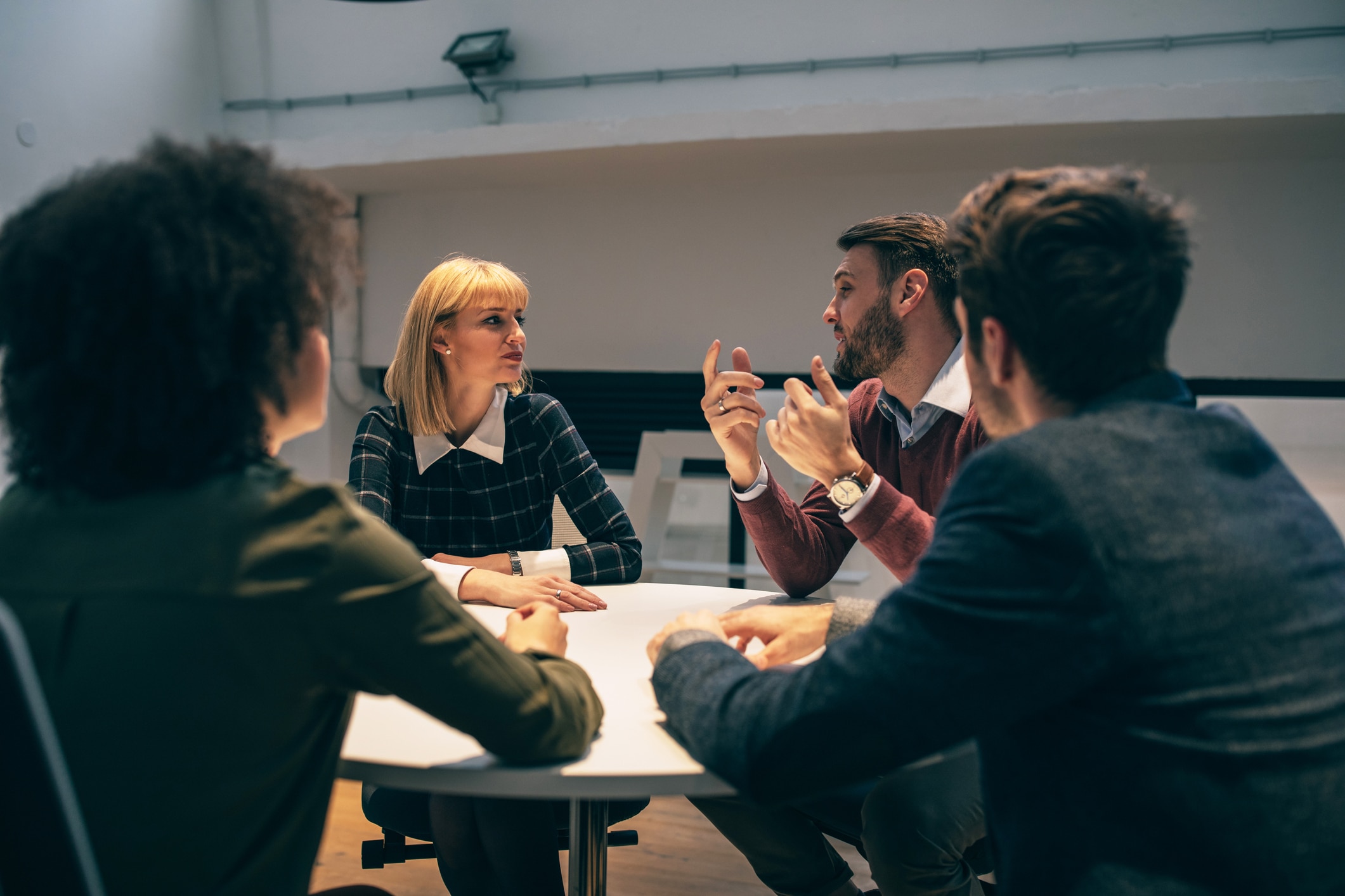bruksplikt for varemerker - personer rundt et bord