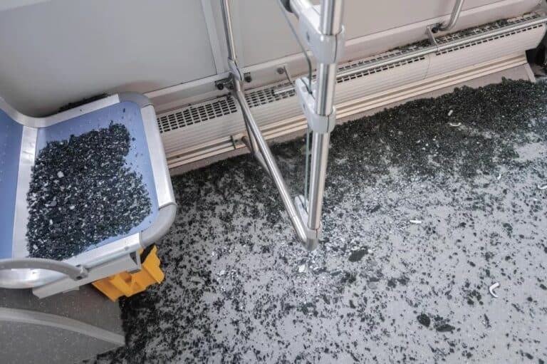 trikkeulykke - knust vindu i en trikk