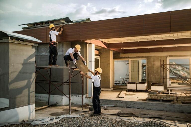 dagsmulkt - menns som jobber på en byggeplass