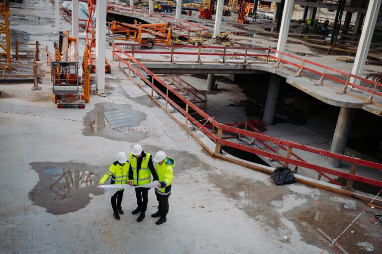 forsinkelse i entreprise - arbeidsfolk i fugleperspektiv