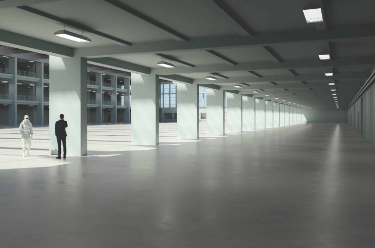 utleie av næringslokaler - tomme lokaler med noen mennesker i